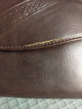Monedero de piel marrón