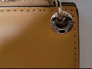 Bolso Tous dorado y amarillo con charms