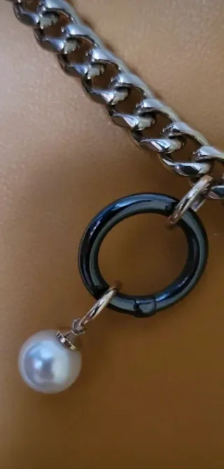 Bolso Tous dorado y amarillo con charms