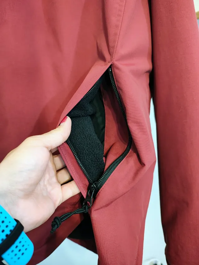 Abrigo Canguro Carhartt granate