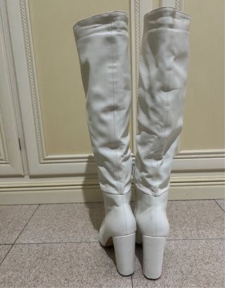 Stivali alti bianchi con tacco