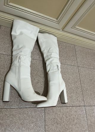 Stivali alti bianchi con tacco