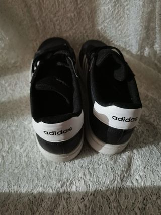 Scarpe Adidas da donna in ottime condizioni