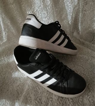 Scarpe Adidas da donna in ottime condizioni