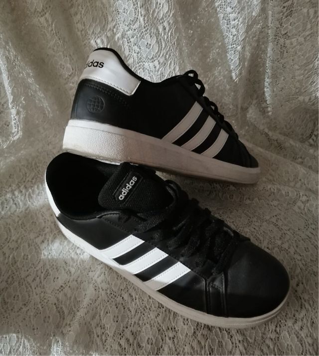 Scarpe Adidas da donna in ottime condizioni