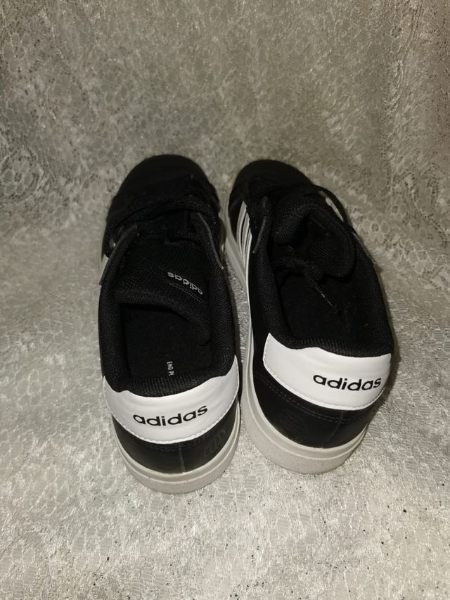 Scarpe Adidas da donna in ottime condizioni