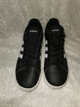 Scarpe Adidas da donna in ottime condizioni