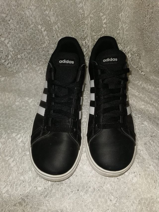 Scarpe Adidas da donna in ottime condizioni