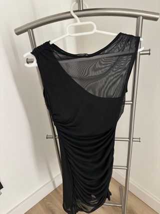 Vestido negro fiesta con transparencias