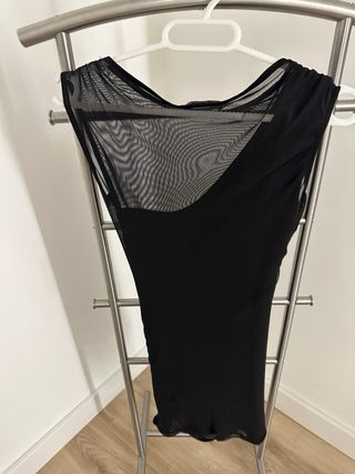 Vestido negro fiesta con transparencias