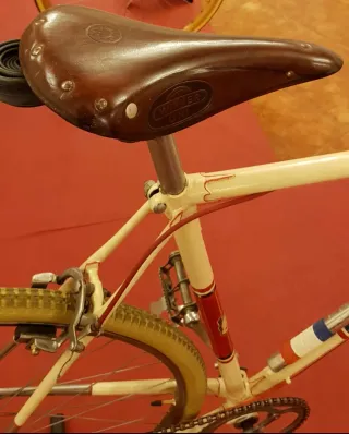 Bicicleta antigua de carretera Lumbreras