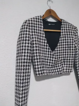 Blusa Corta Zara Cuadros Blanco y Negro