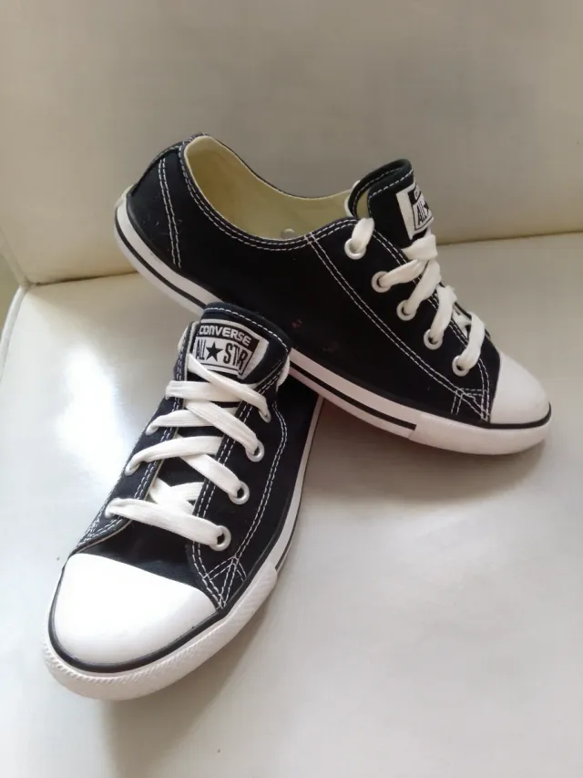 Confezione di scarpe Converse