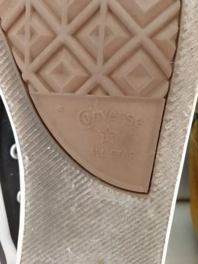 Confezione di scarpe Converse