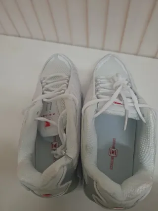 Nike Shox Blancas y Plateadas