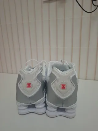 Nike Shox Blancas y Plateadas