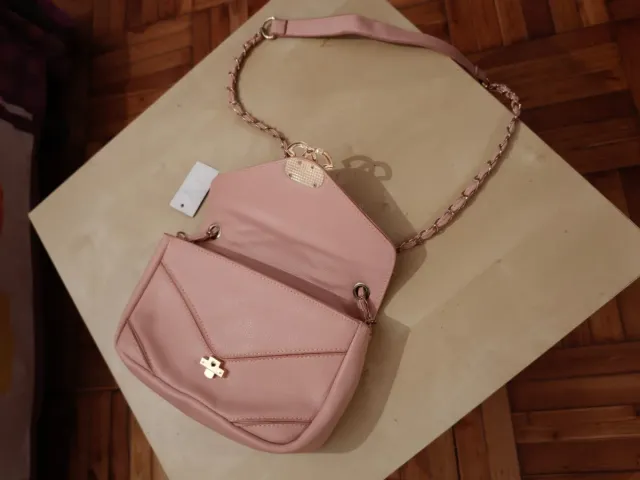 Borsa rosa con catena dorata