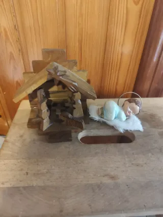 Belén madera y niño Jesús