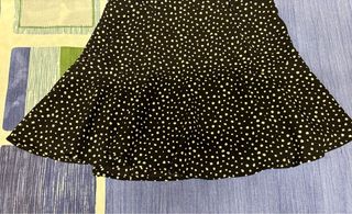 Falda corta con volante