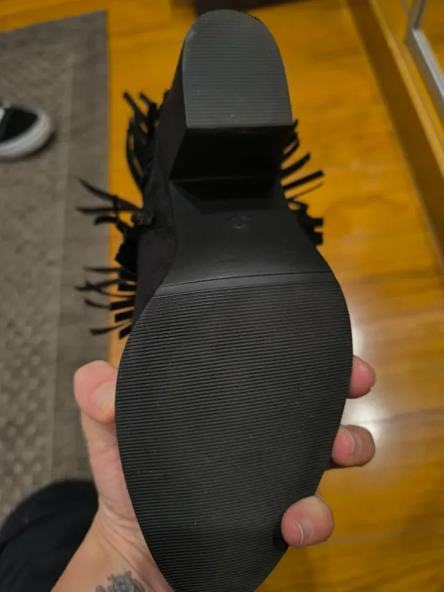 Stivaletti neri con frange