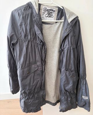 Chaqueta Zara Gris con Capucha
