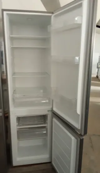 Frigorífico combi plateado