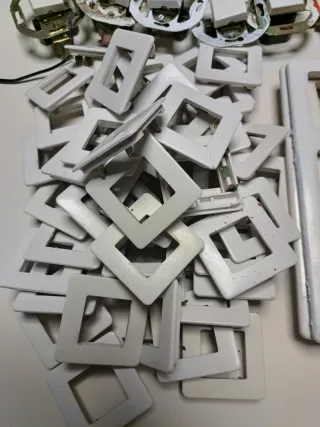 Mecanismos de luz y enchufes