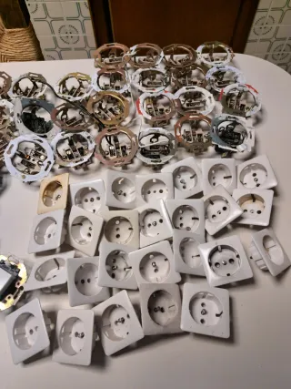 Mecanismos de luz y enchufes