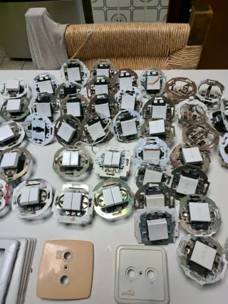 Mecanismos de luz y enchufes