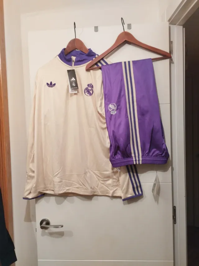 Chándal Adidas Beige y Morado