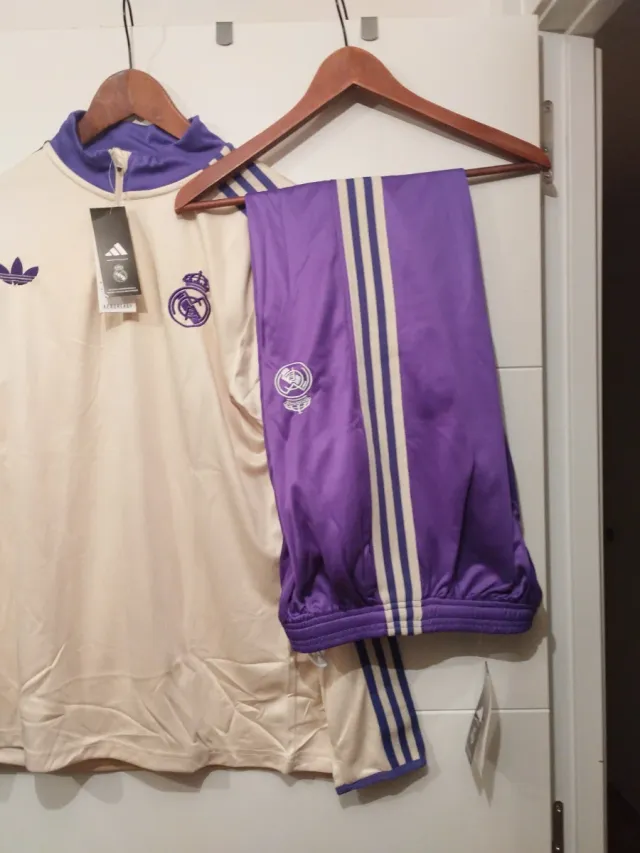 Chándal Adidas Beige y Morado