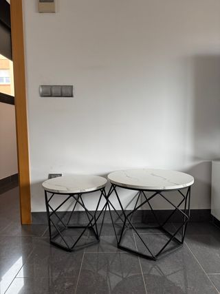 Set di due tavolini rotondi eleganti con design moderno
