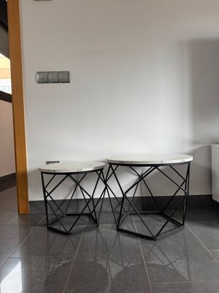 Set di due tavolini rotondi eleganti con design moderno