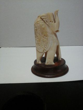Figura de elefante tallada