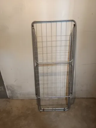 Tendedero de ropa con alas.