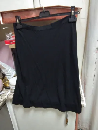 Falda negra básica