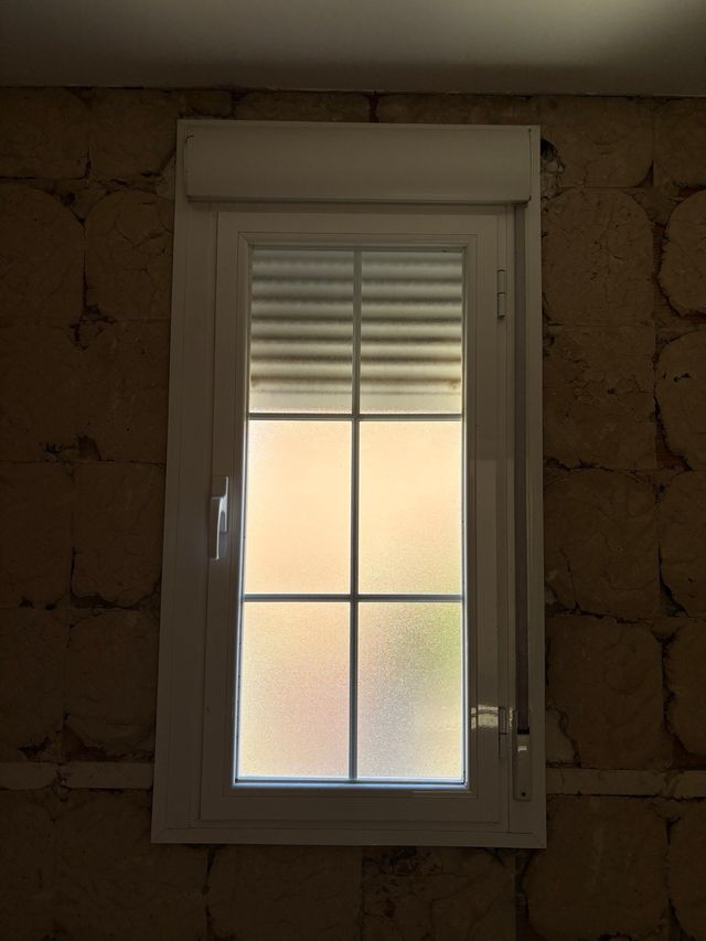 Ventanas aluminio blanco doble cristal y persiana