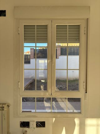 Ventanas aluminio blanco doble cristal y persiana