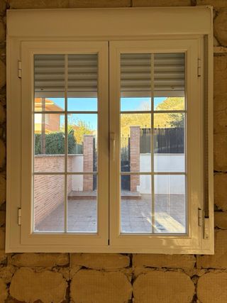 Ventanas aluminio blanco doble cristal y persiana