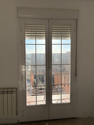 Ventanas aluminio blanco doble cristal y persiana
