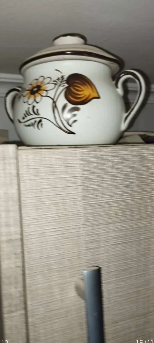 Vasija de cerámica decorada