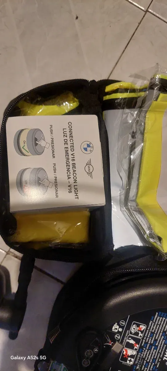 luz de emergencia v16 y kit antipinchazos.