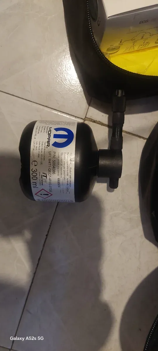 luz de emergencia v16 y kit antipinchazos.