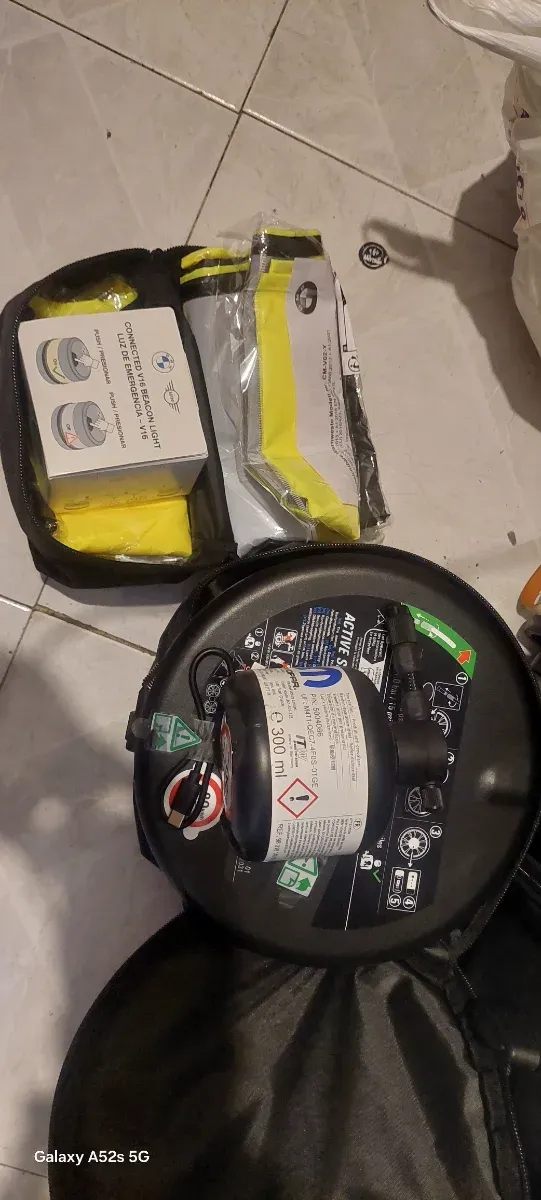 luz de emergencia v16 y kit antipinchazos.