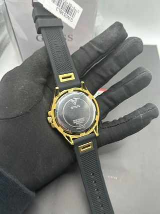 Reloj Guess Dorado y Negro con Cristales