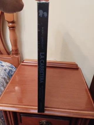 La carretera edición lujo blanco y negro