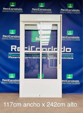 Nº 125. Puerta balconera corredera con persiana.