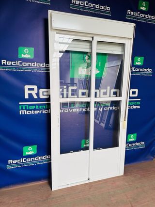 Nº 125. Puerta balconera corredera con persiana.