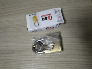 Lucchetto ISEO CITY 40 con 3 chiavi