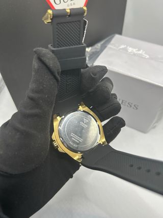 Reloj Guess Dorado y Negro con Cristales